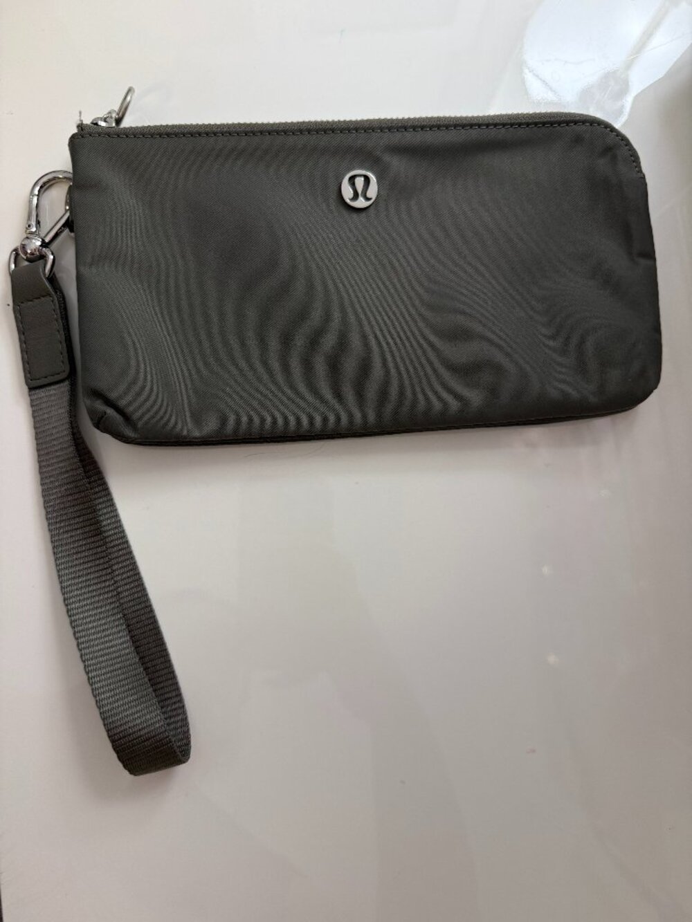 Lululemon green wristlet wallet